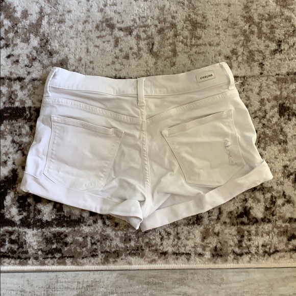 White shorts - Picture 2 of 2